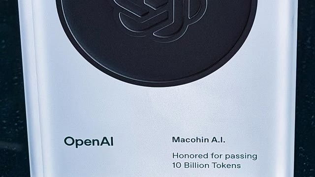 Placa de acrílico da OpenAI: Macohin A.I., homenageada por ultrapassar 10 bilhões de tokens